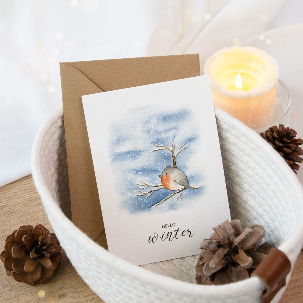 Klappkarte mit handgemaltem Aquarellmotiv eines Rotkehlchens im Schnee, Weihnachtskarte für Winter und Advent