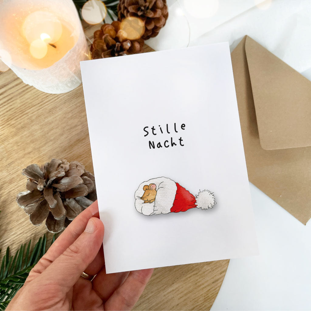 Weiße Weihnachtskarte mit Motiv Maus in Weihnachtsmann Mütze und Aufdruck "Stille Nacht"