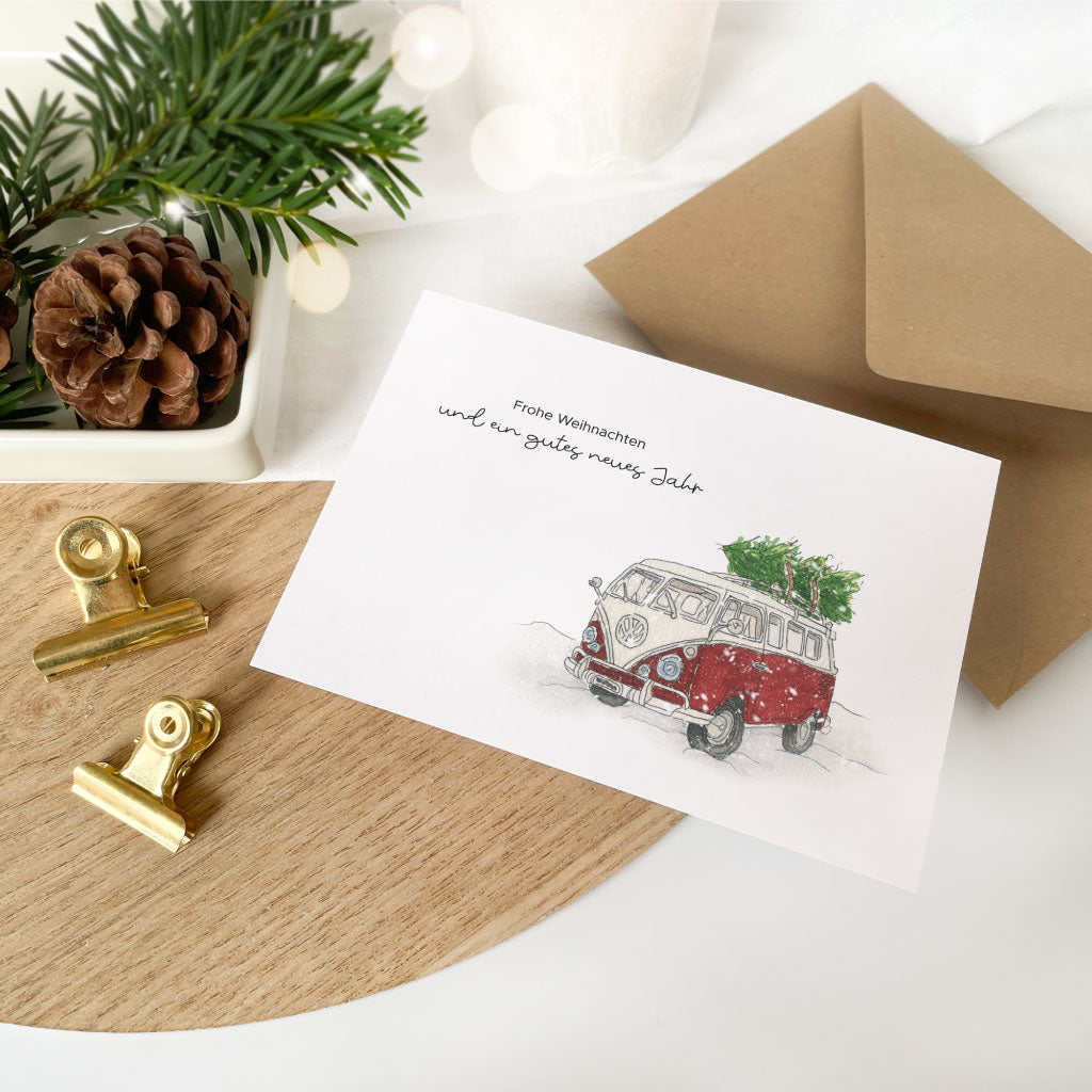 Weiße Weihnachtskarte mit Motiv Camper und Aufdruck "Frohe Weihnachten und ein gutes neues Jahr"