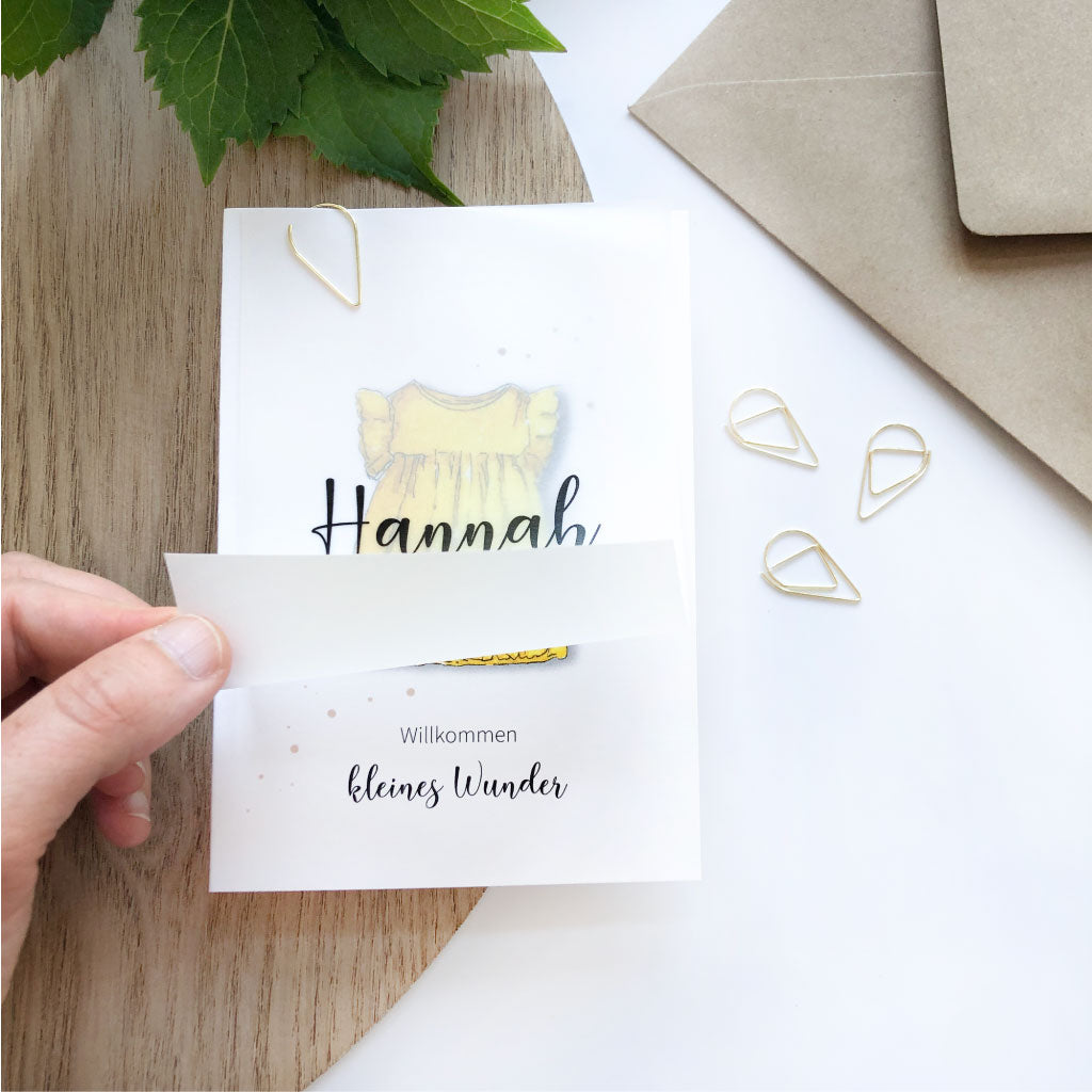 Deckblatt aus Transparentpapier mit goldener Klammer fixiert