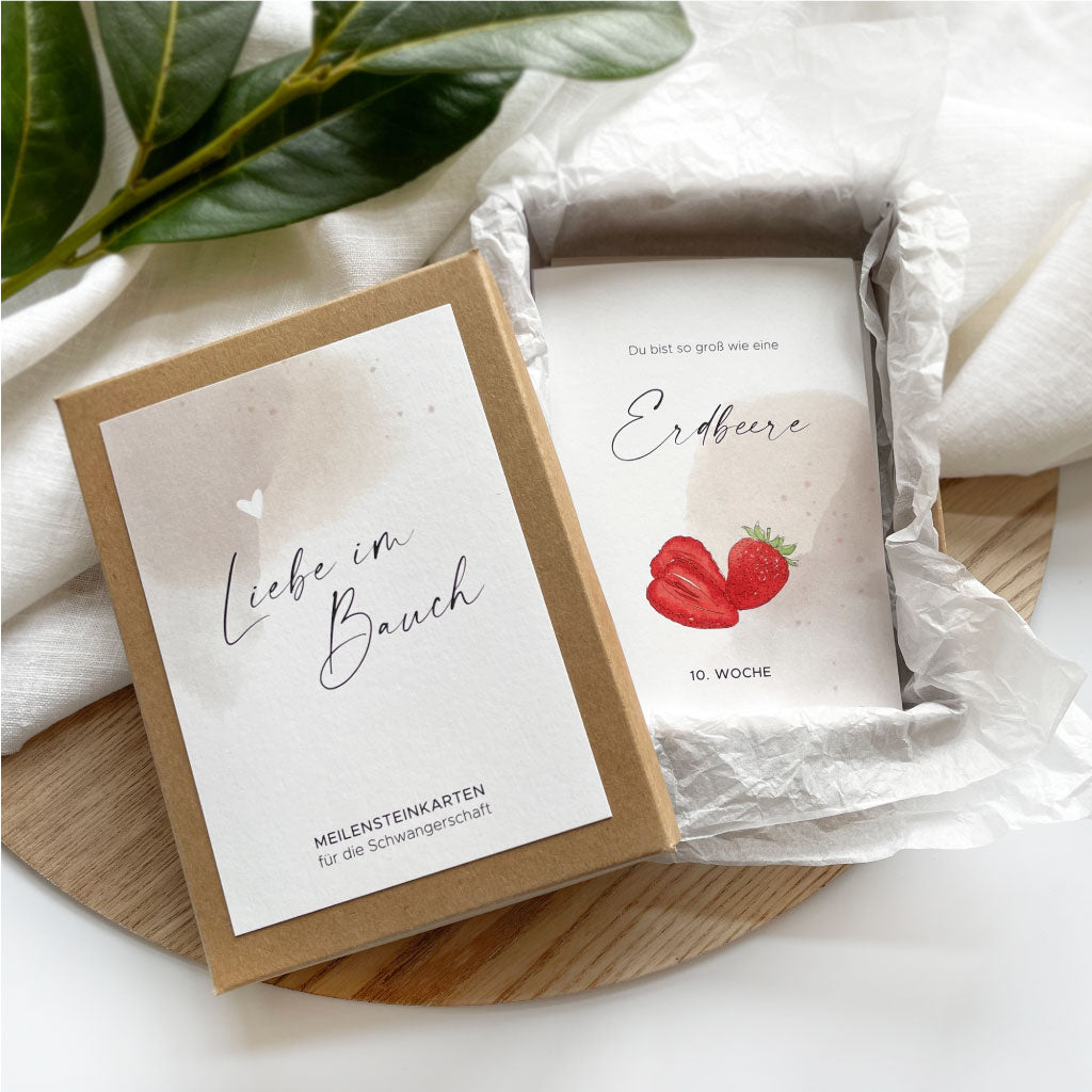Meilenstein Karten "Liebe im Bauch" in Geschenkschachtel aus Kraftpapier und Seidenpapier innen als Futter